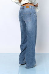 ג'ינס רחב כפתורים