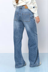 ג'ינס רחב כפתורים