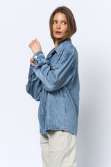 חולצה מכופתרת ג'ינס כיסים