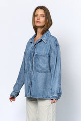 חולצה מכופתרת ג'ינס כיסים