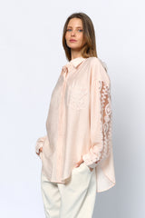 חולצה מכופתרת שילוב רקמה