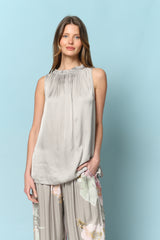 טופ סאטן כיווץ צווארון אדל