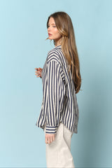 מכופתרת פסים