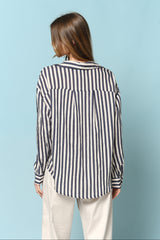 מכופתרת פסים