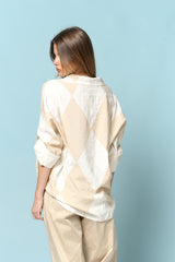 מכופתרת מעויינים