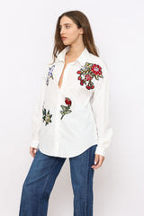 מכופתרת לבנה פאטצ'ים