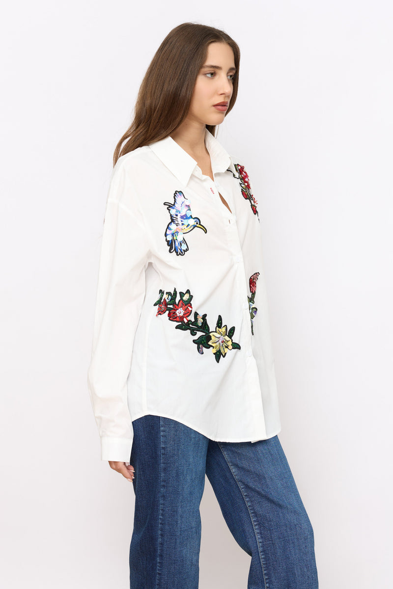 מכופתרת לבנה פאטצ'ים