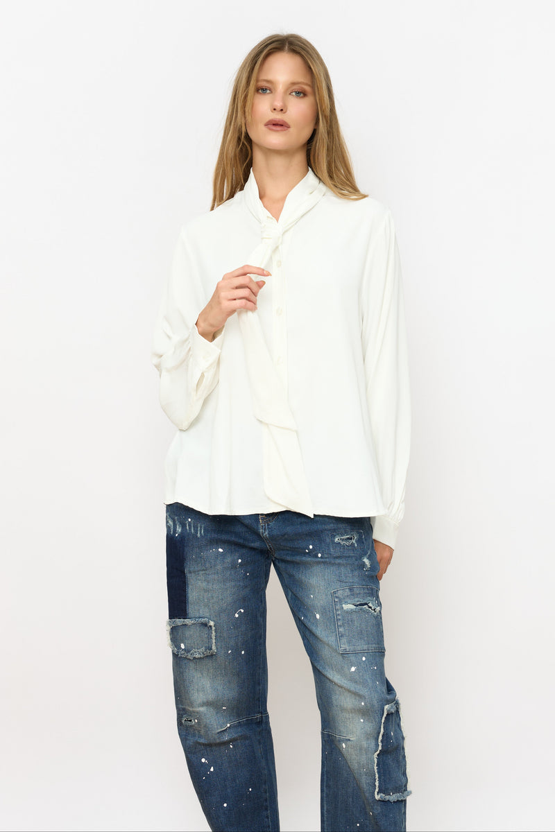 מכופתרת עניבה