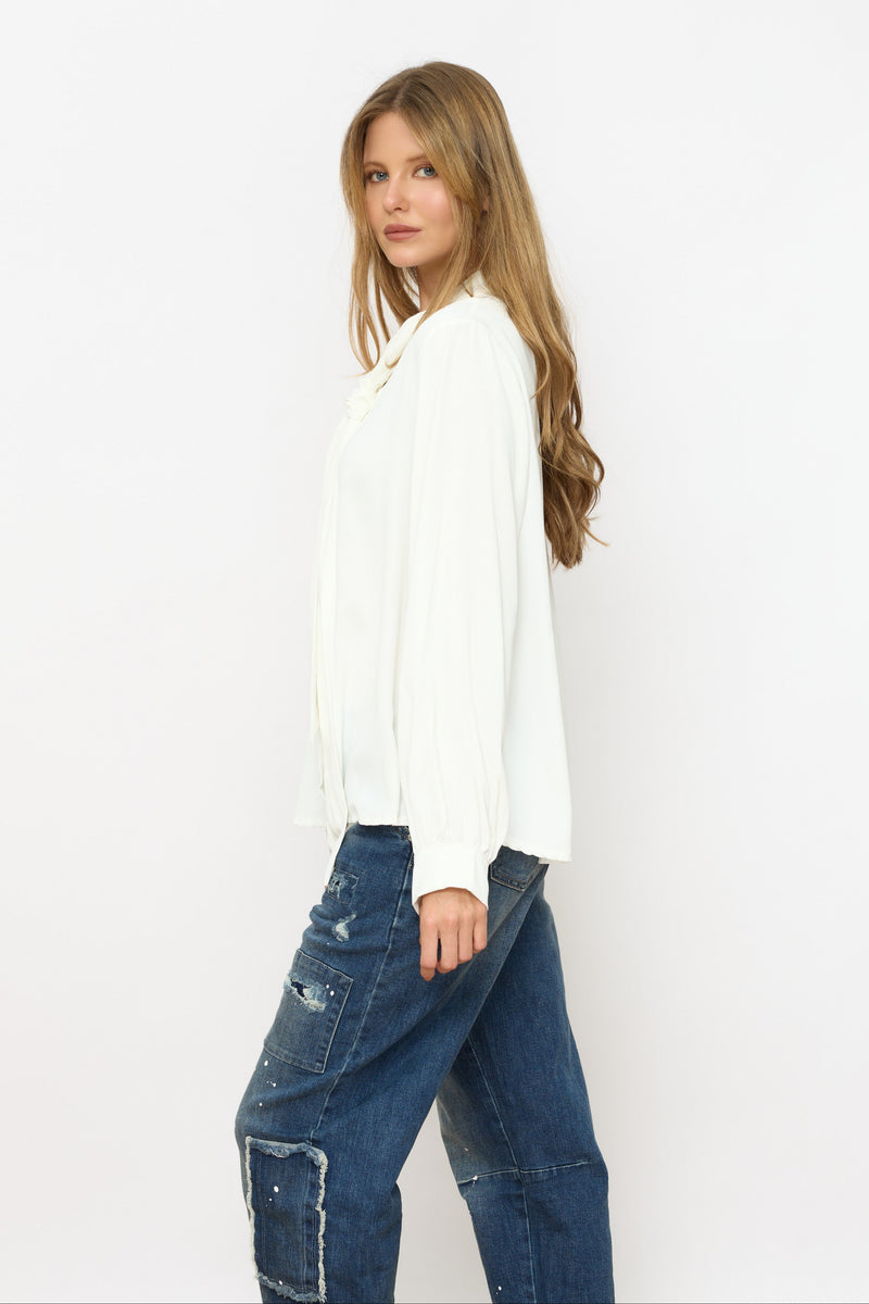 מכופתרת עניבה