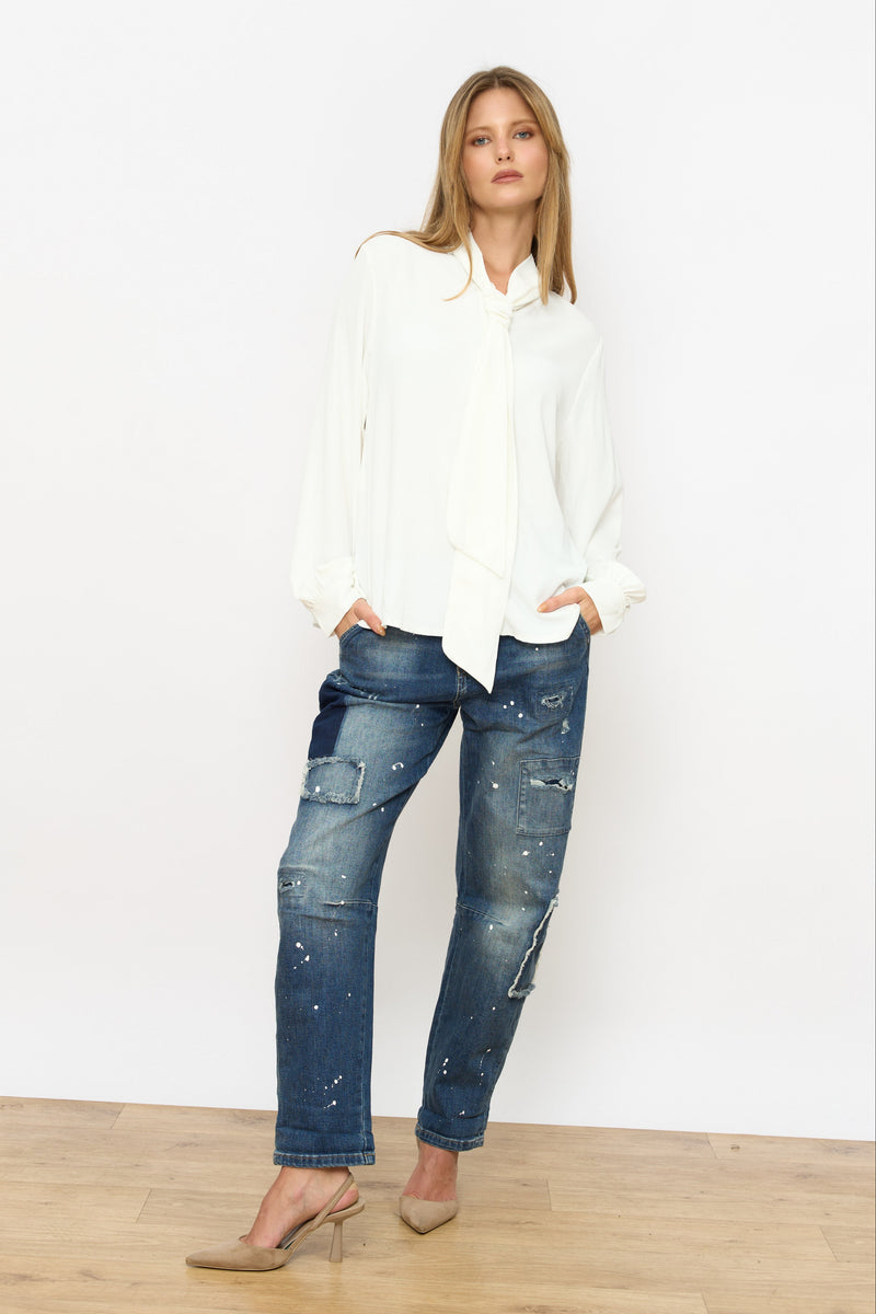 מכופתרת עניבה