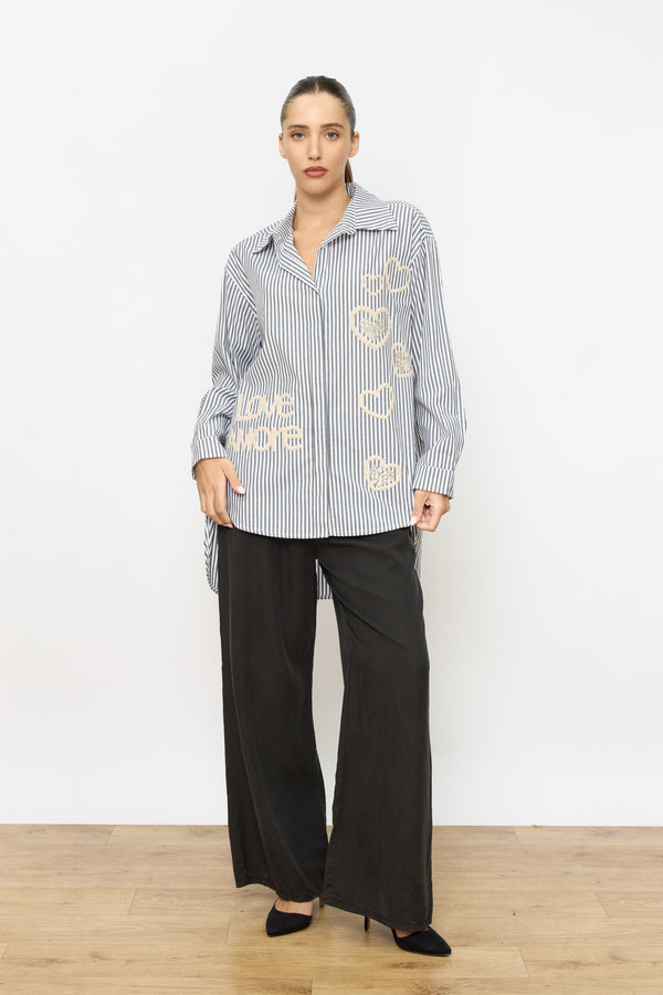 מכופתרת פסים רקמת לבבות