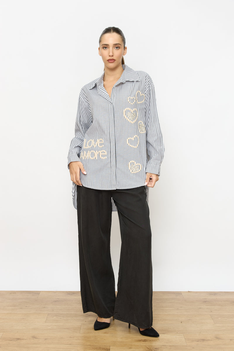 מכופתרת פסים רקמת לבבות