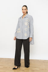 מכופתרת פסים רקמת לבבות