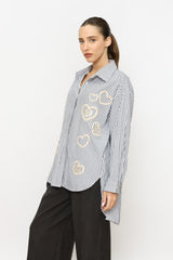 מכופתרת פסים רקמת לבבות