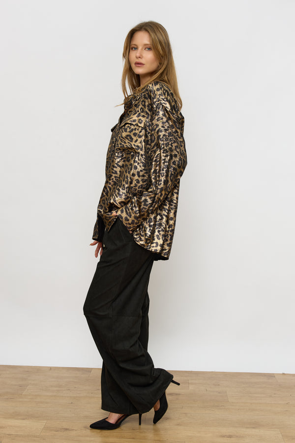 מכופתרת מנומרת כפתורי זהב