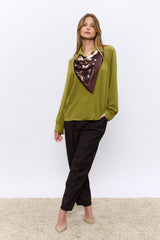 מכופתרת+צעיף סאטן