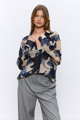 מכופתרת מודפסת