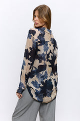 מכופתרת מודפסת