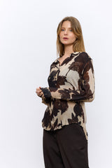 מכופתרת מודפסת