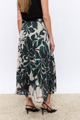 חצאית עלים שקפקפה