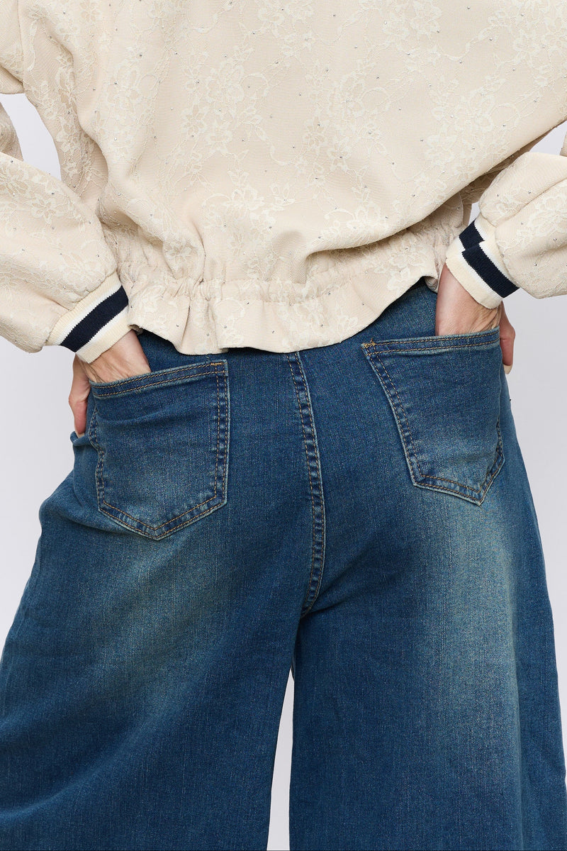 ג'ינס רחב אקסטרה