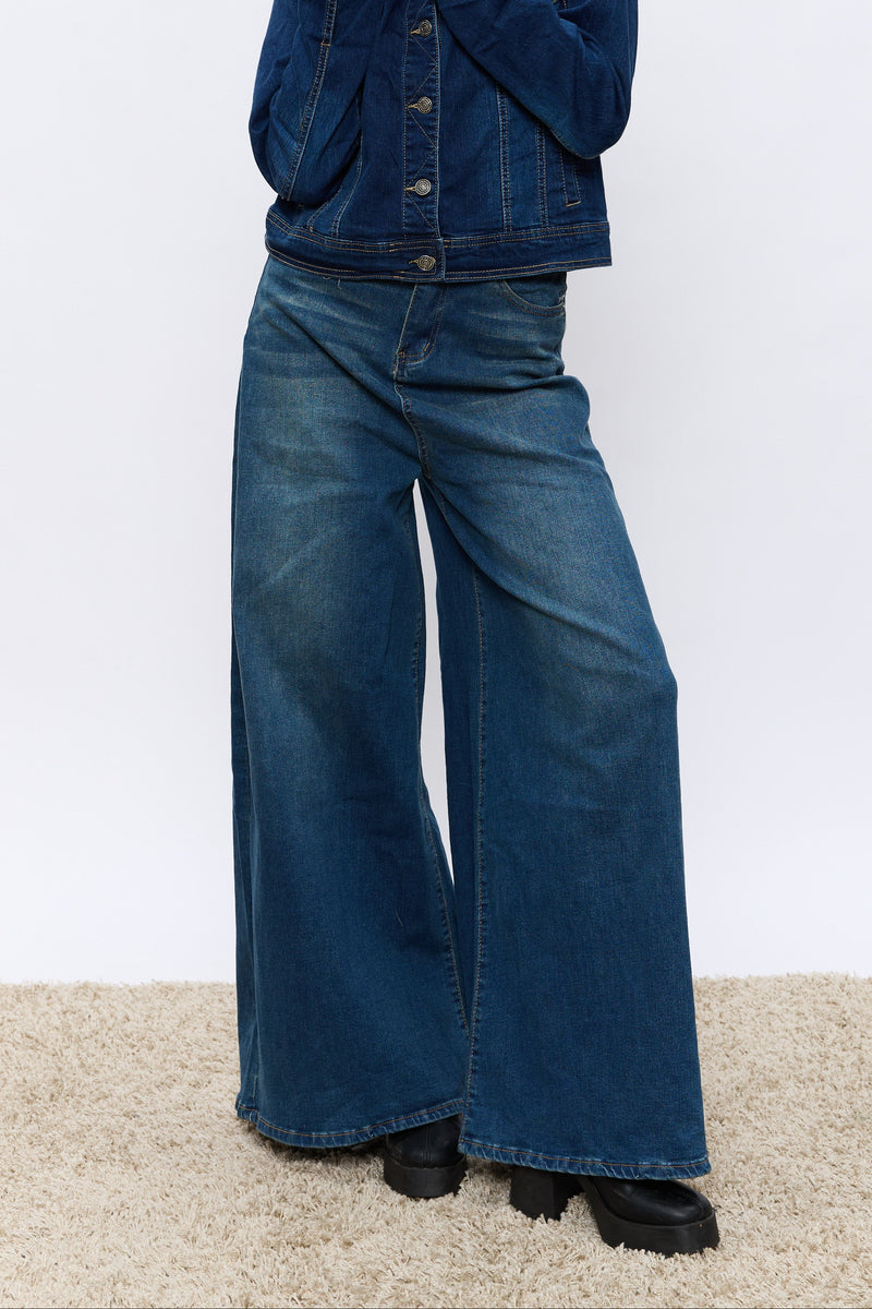 ג'ינס רחב אקסטרה