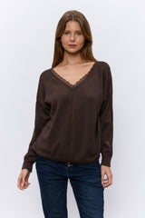 תחרה כנפיים בגב V סריג