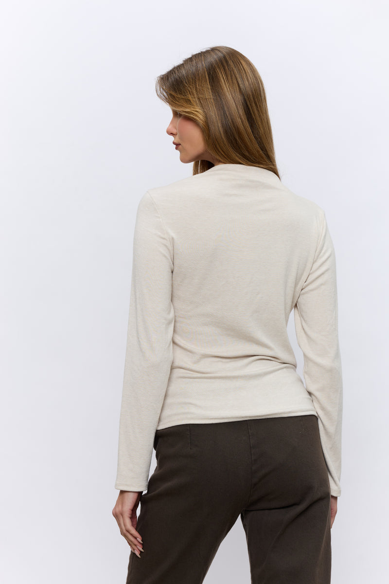 טופ מחשוף אלכסון