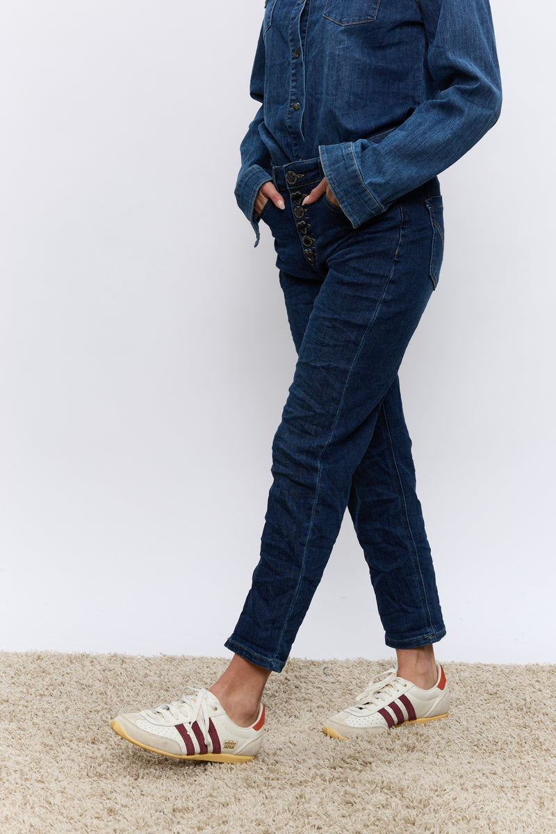 ג'ינס לב אבן שחורה