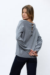 סריג וי ריב פפיונים בגב