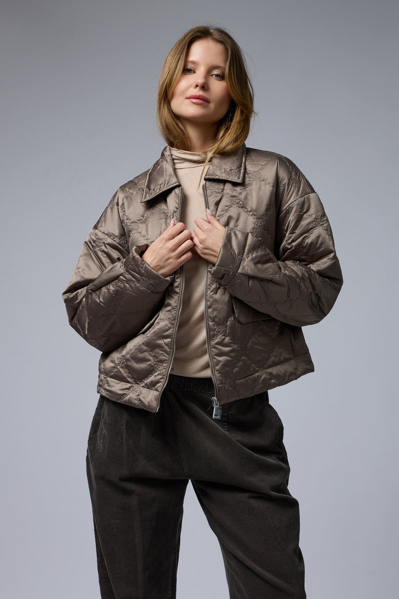 מעיל קווילט מעויין רחב