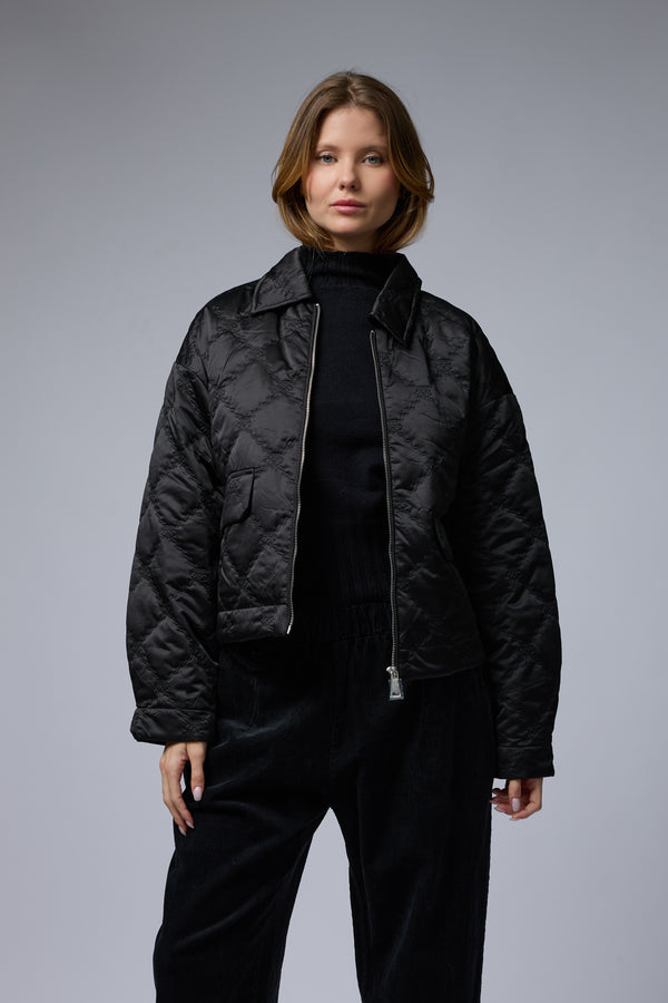 מעיל קווילט מעויין רחב