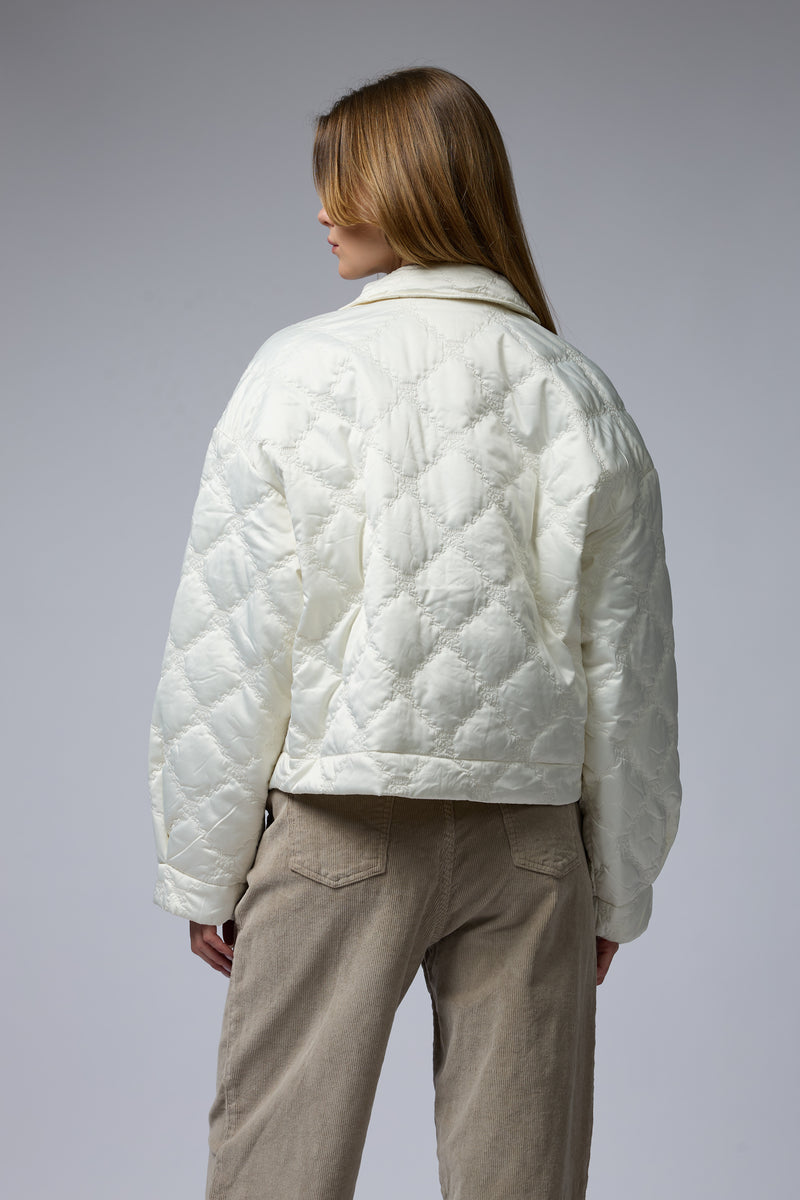 מעיל קווילט מעויין רחב