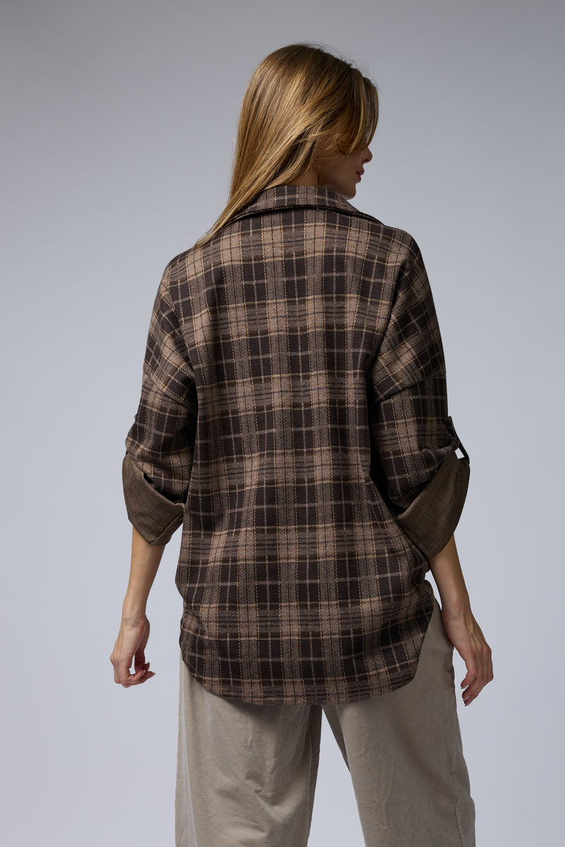 מכופתרת משבצות רקמת פרח