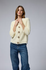 ג'קט פרוותי כפתור פרח